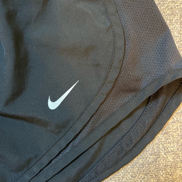 Nike Women's Equilibrium Modern Tempo Running Short, Black, size M - Picture 4 of 4